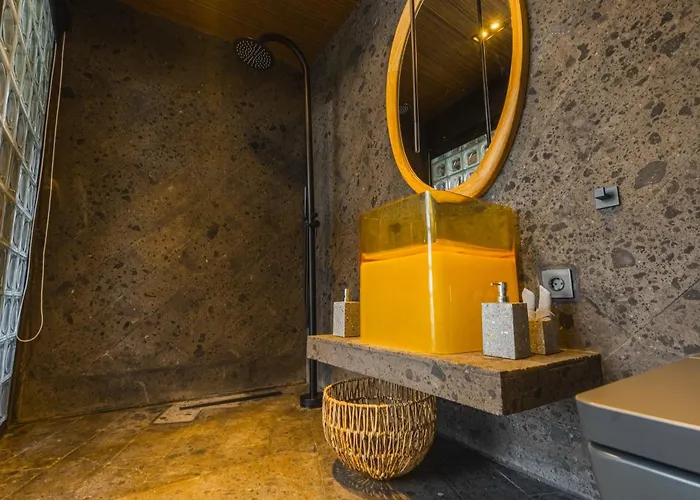 Side Boutique With Private Rooftop Jacuzzi By Lima Bali Hotel Canggu