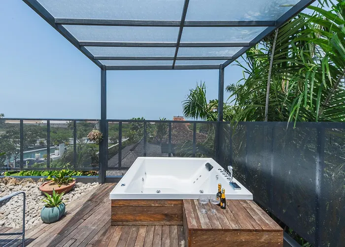 Side Boutique With Private Rooftop Jacuzzi By Lima Bali Hotel Canggu