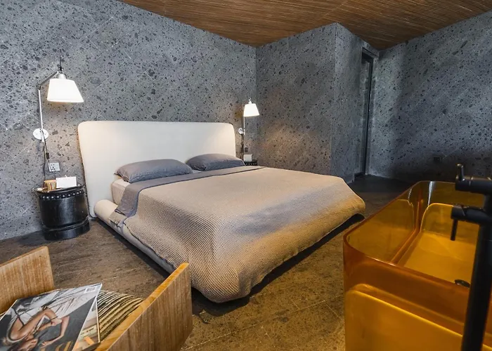 Side Boutique With Private Rooftop Jacuzzi By Lima Bali *