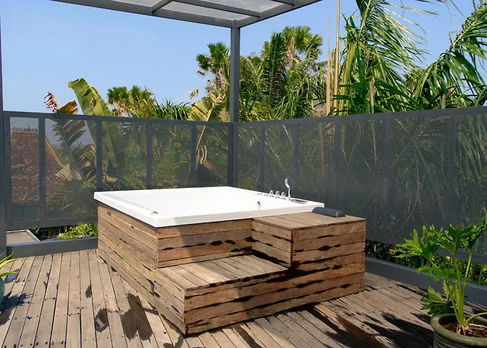 Hotel Side Boutique With Private Rooftop Jacuzzi By Lima Bali Canggu